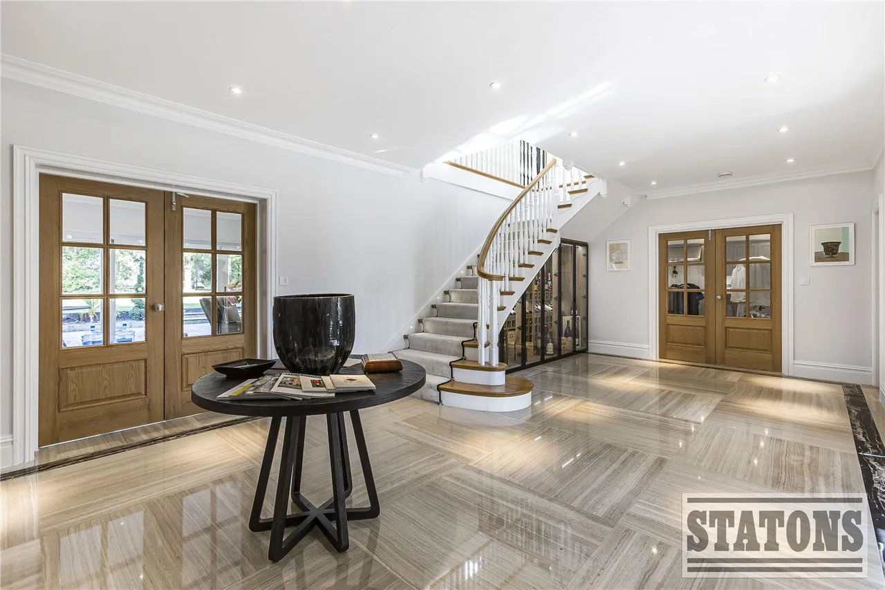 Kentish Lane, Brookmans Park, Hertfordshire, AL9 6NG, photo 4