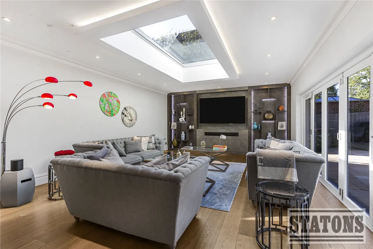 Kentish Lane, Brookmans Park, Hertfordshire, AL9 6NG, photo 17