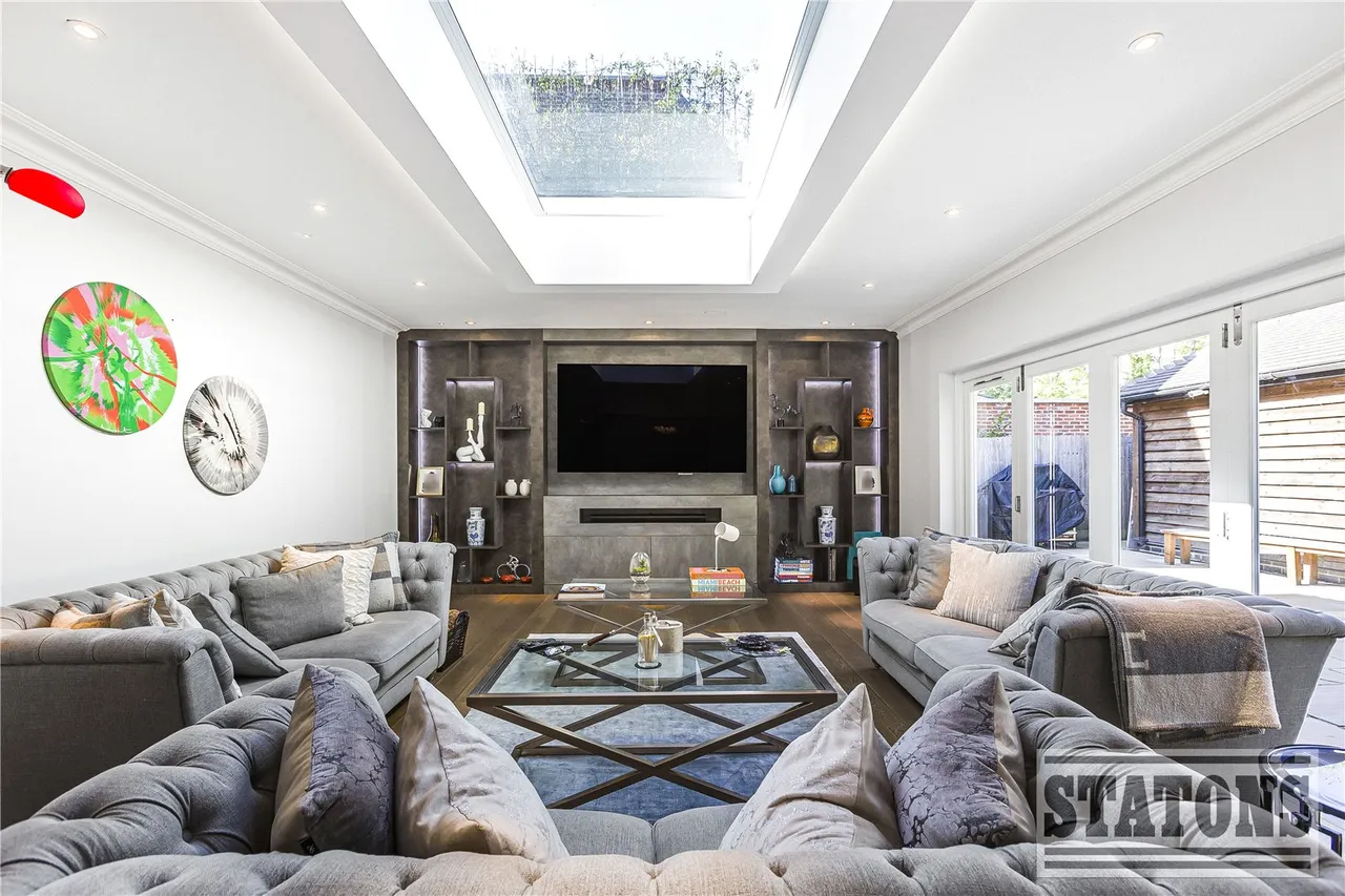Kentish Lane, Brookmans Park, Hertfordshire, AL9 6NG, photo 16
