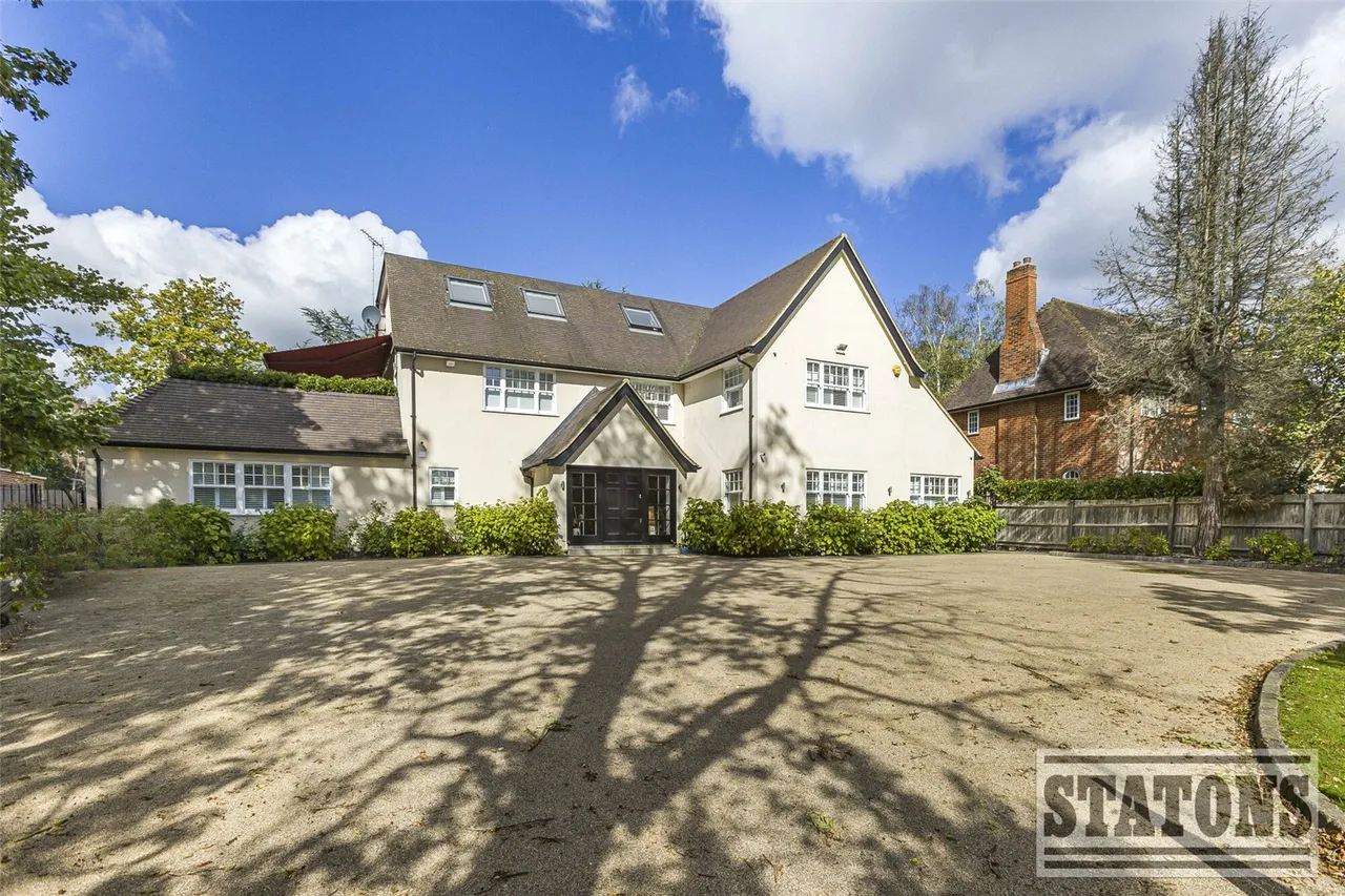 Kentish Lane, Brookmans Park, Hertfordshire, AL9 6NG, photo 2