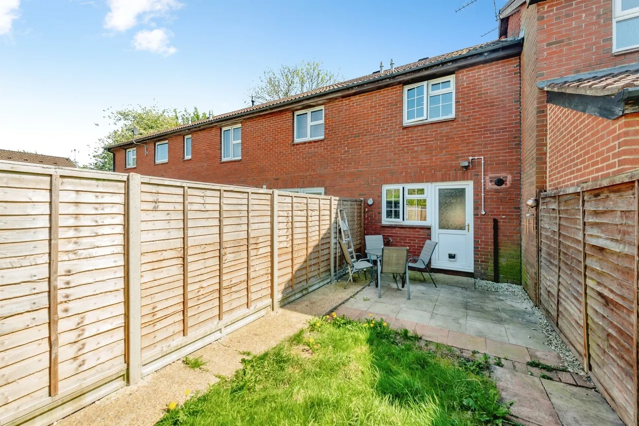 Millais Close, Crawley, photo 7