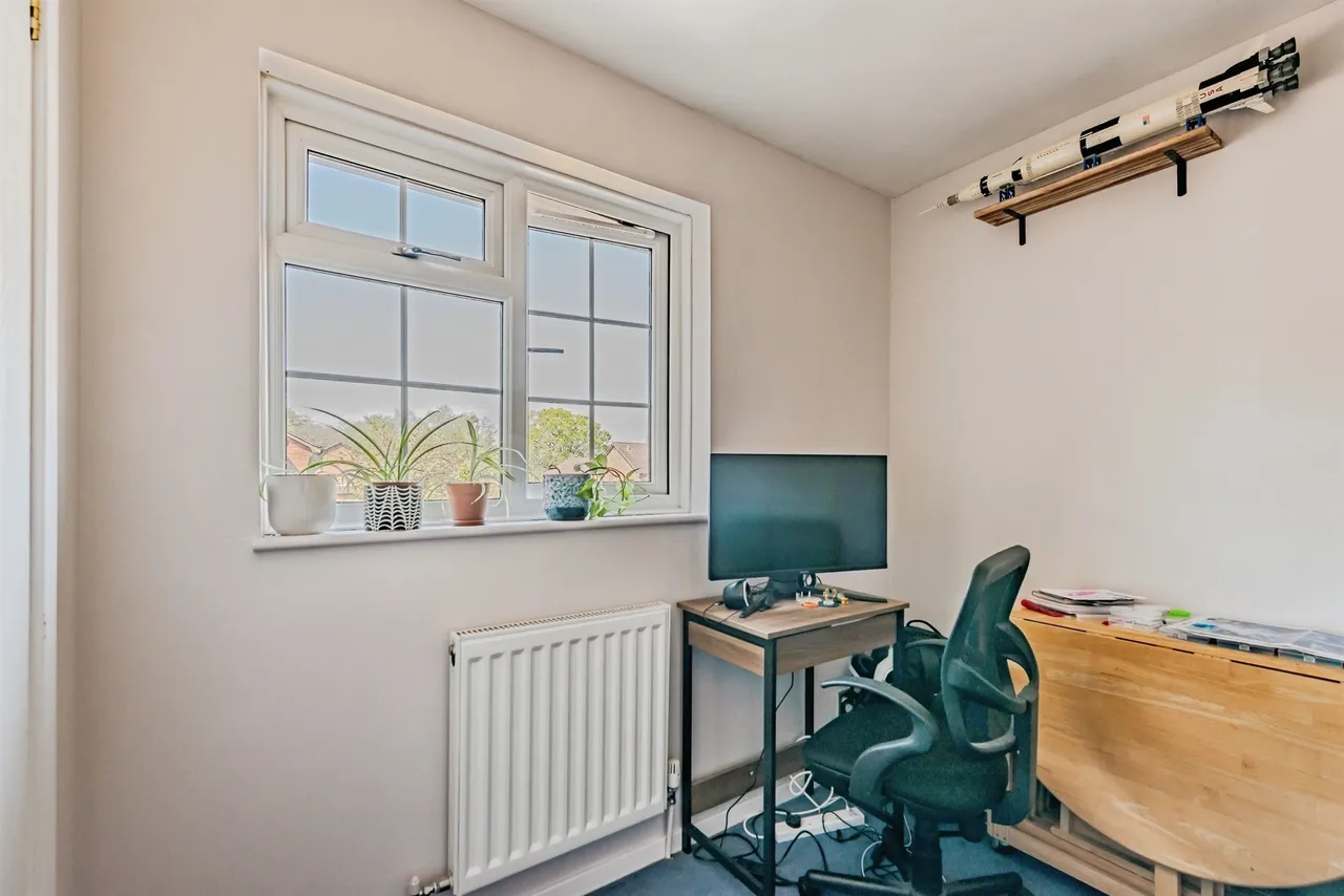 Millais Close, Crawley, photo 6