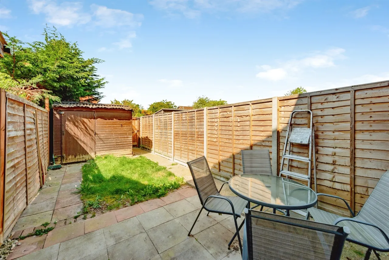 Millais Close, Crawley, photo 3