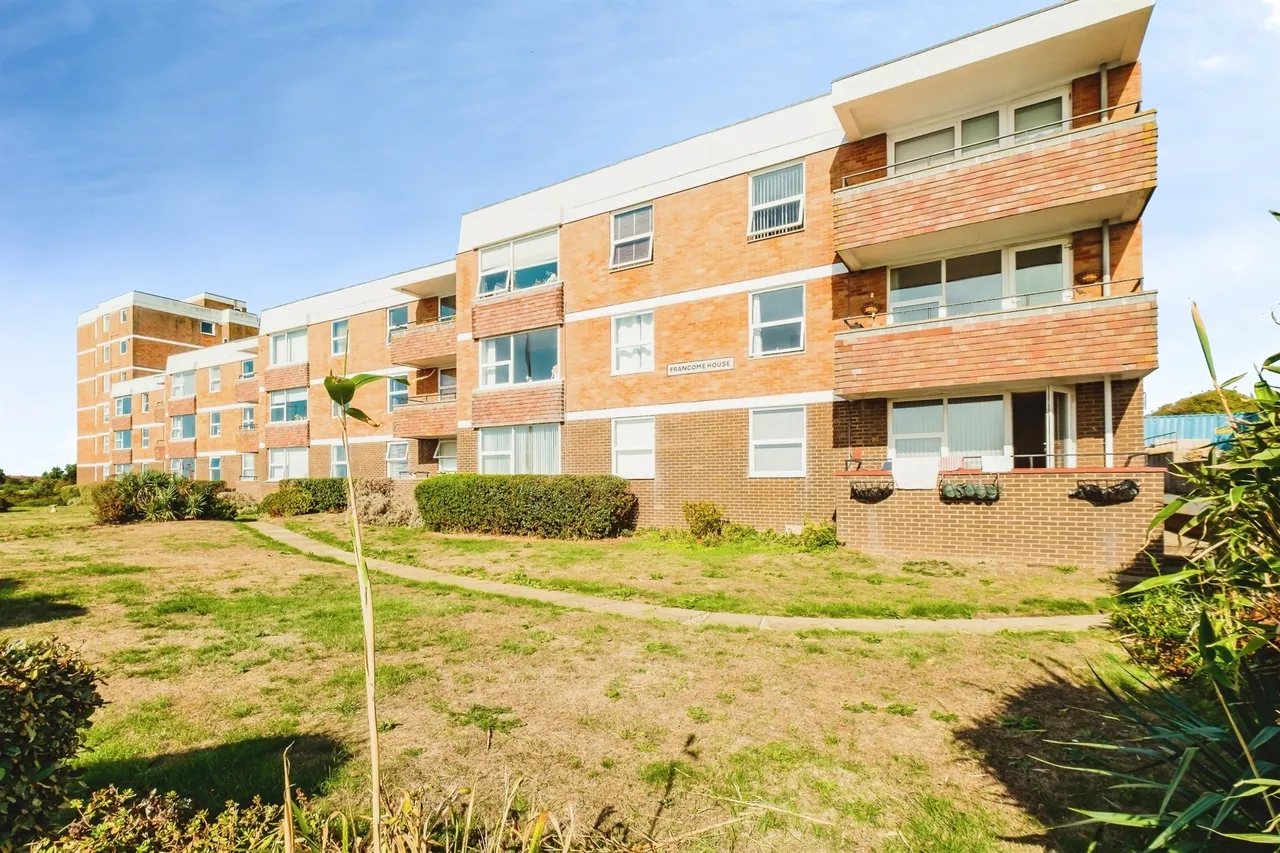 2 bed flat for sale, Brighton Road, Lancing, BN15