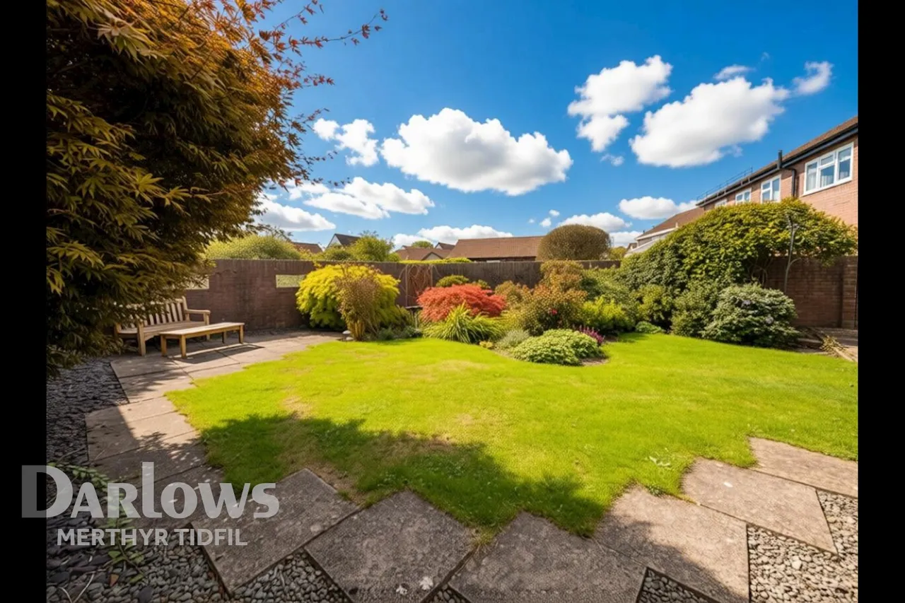 The Hollies, Treharris, photo 9