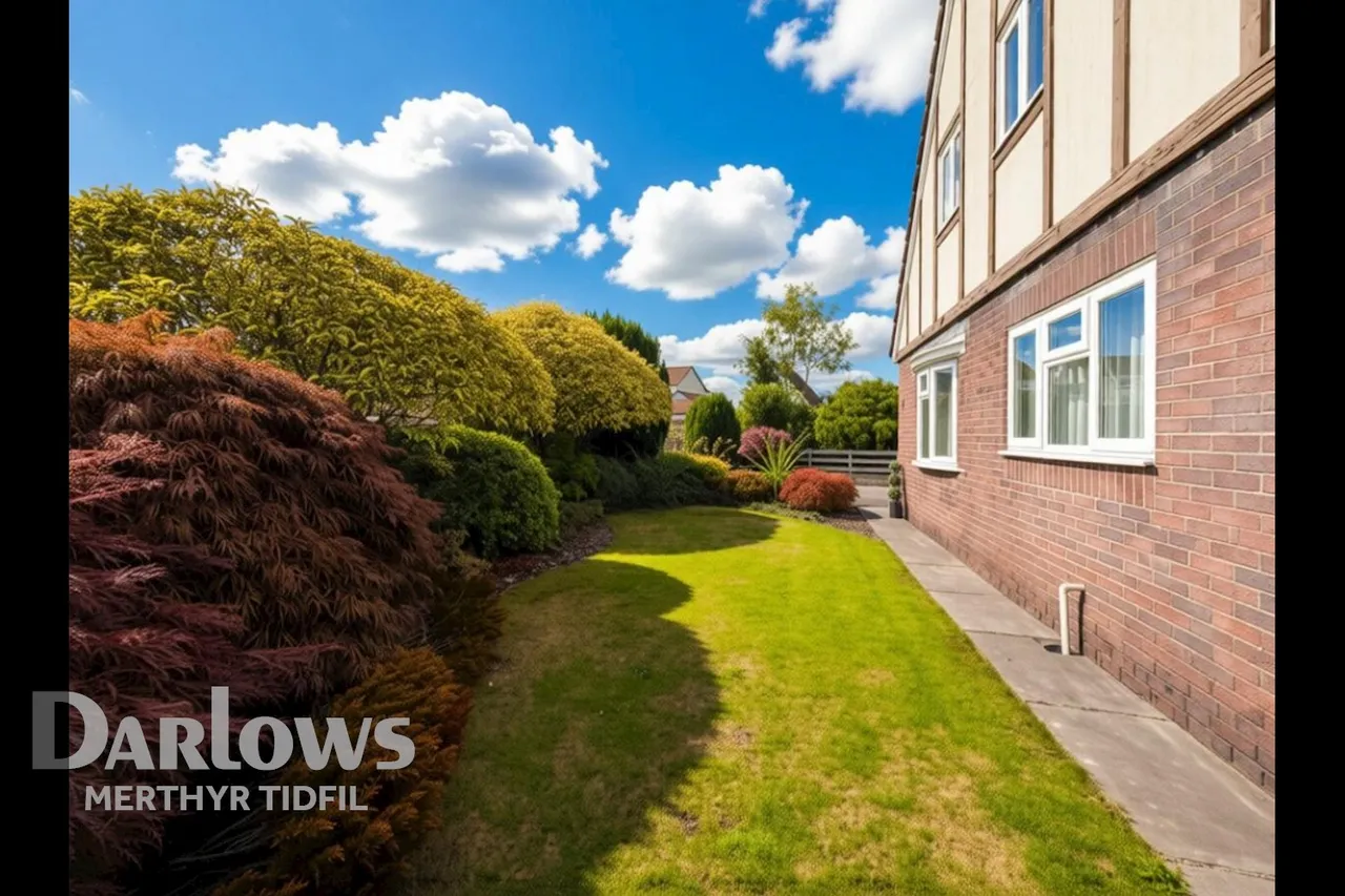 The Hollies, Treharris, photo 17