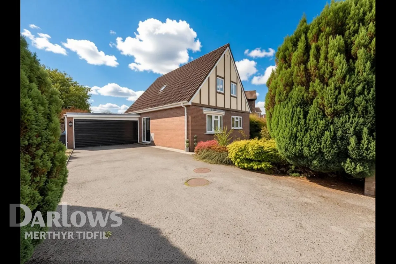 3 bed house for sale, The Hollies, Treharris