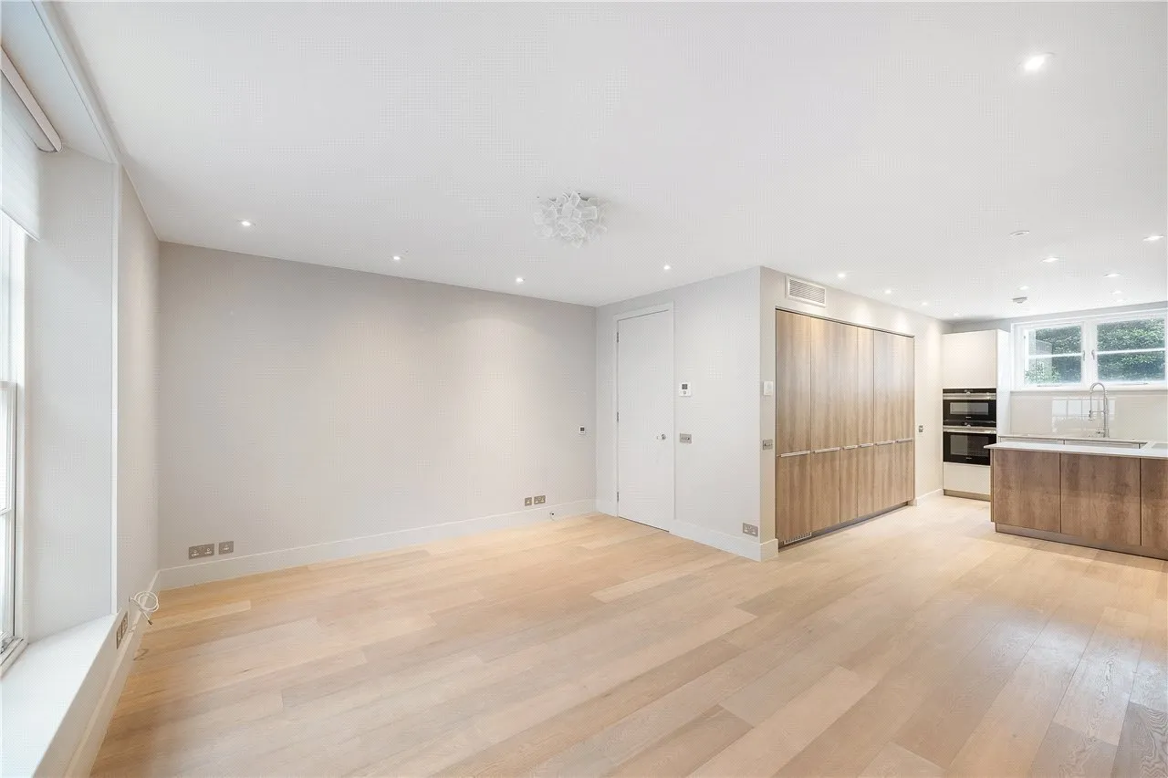 2 bed flat for sale — Abingdon Road, London, W8