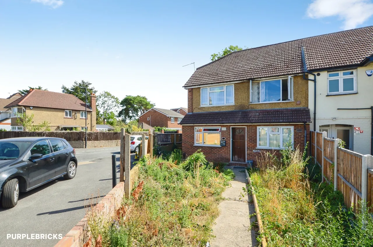 2 bed flat for sale, Langley Road, Slough, SL3