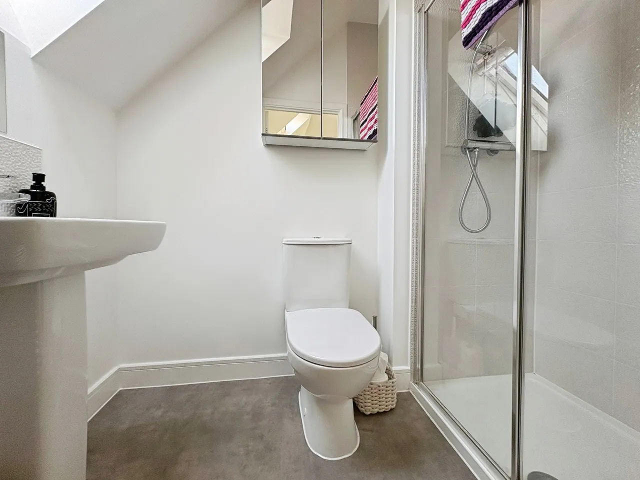 Barron Road, Tongham, Surrey, GU10 1GF, photo 12