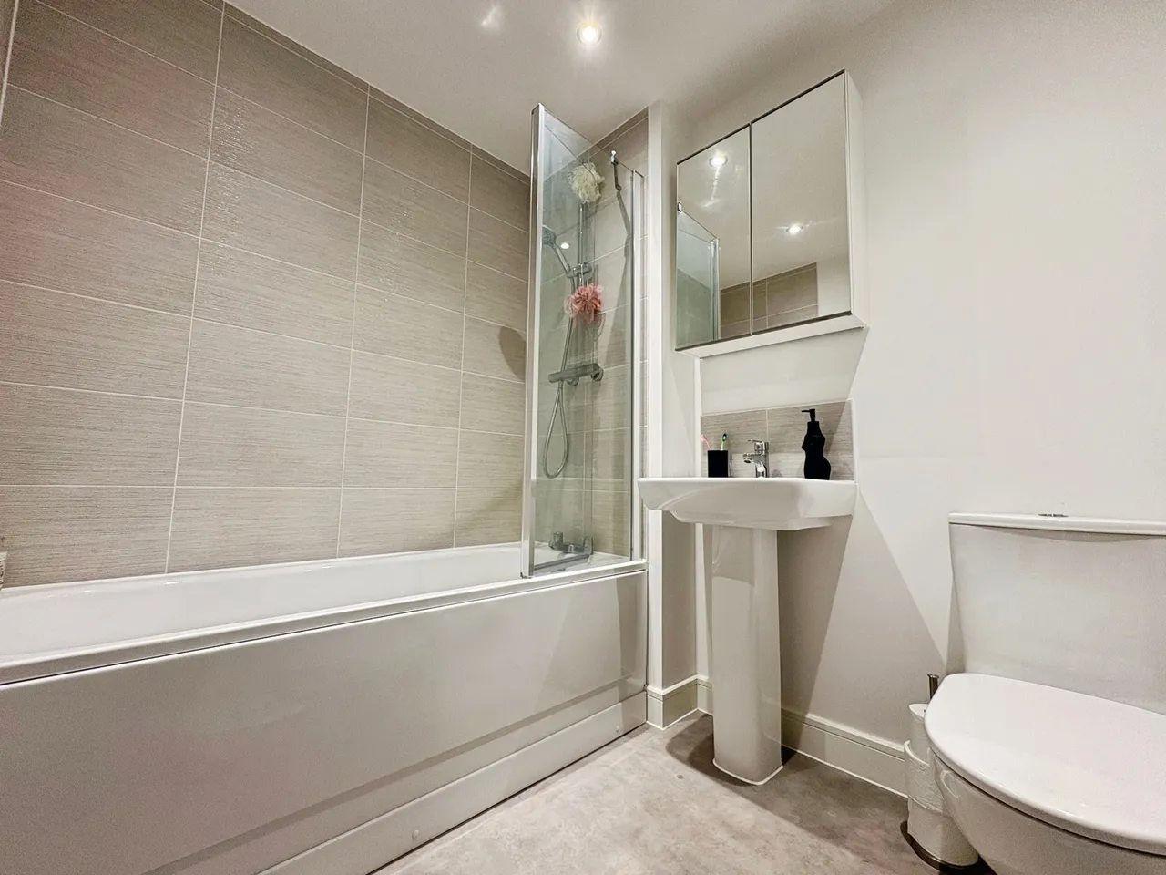 Barron Road, Tongham, Surrey, GU10 1GF, photo 10