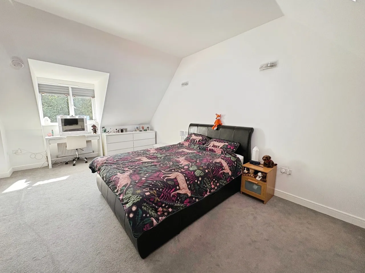 Barron Road, Tongham, Surrey, GU10 1GF, photo 11