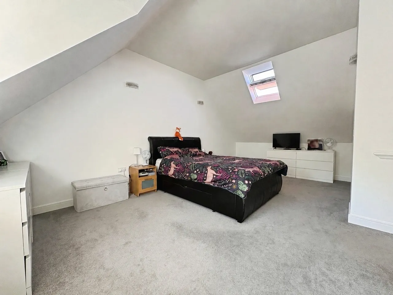 Barron Road, Tongham, Surrey, GU10 1GF, photo 5