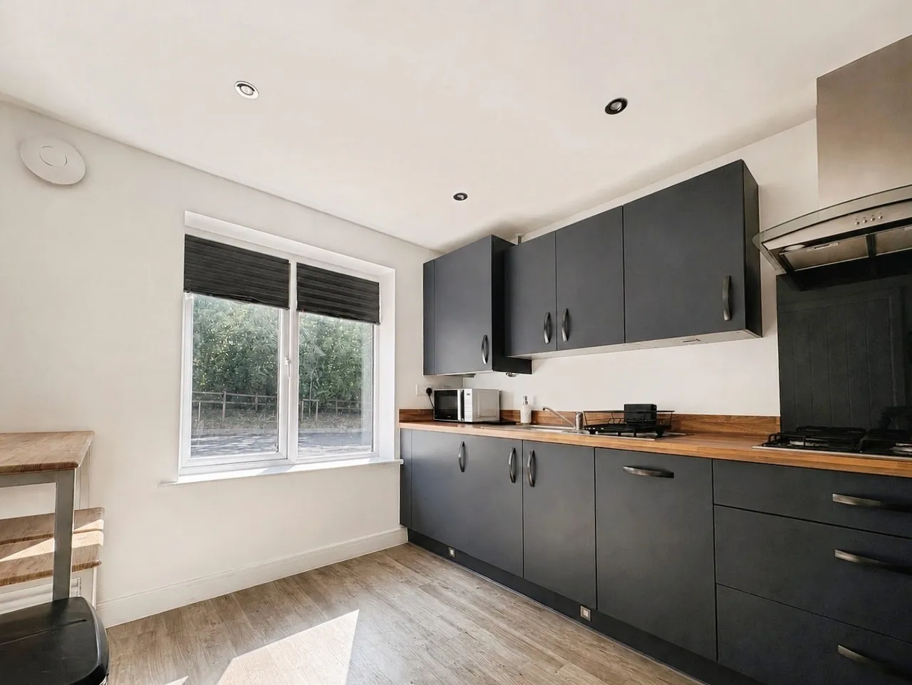Barron Road, Tongham, Surrey, GU10 1GF, photo 8