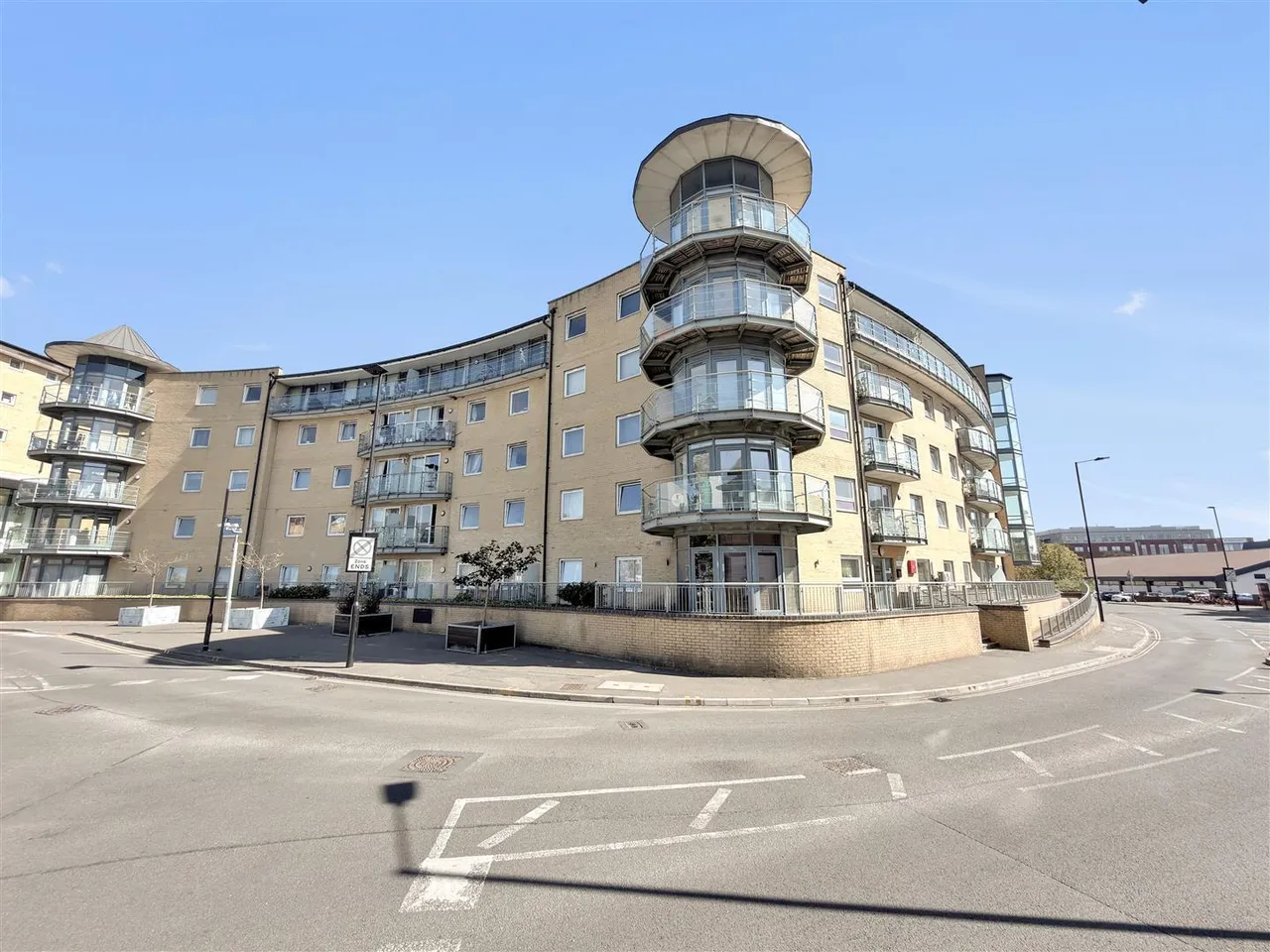 2 bed flat for sale, Highfield Road, Feltham