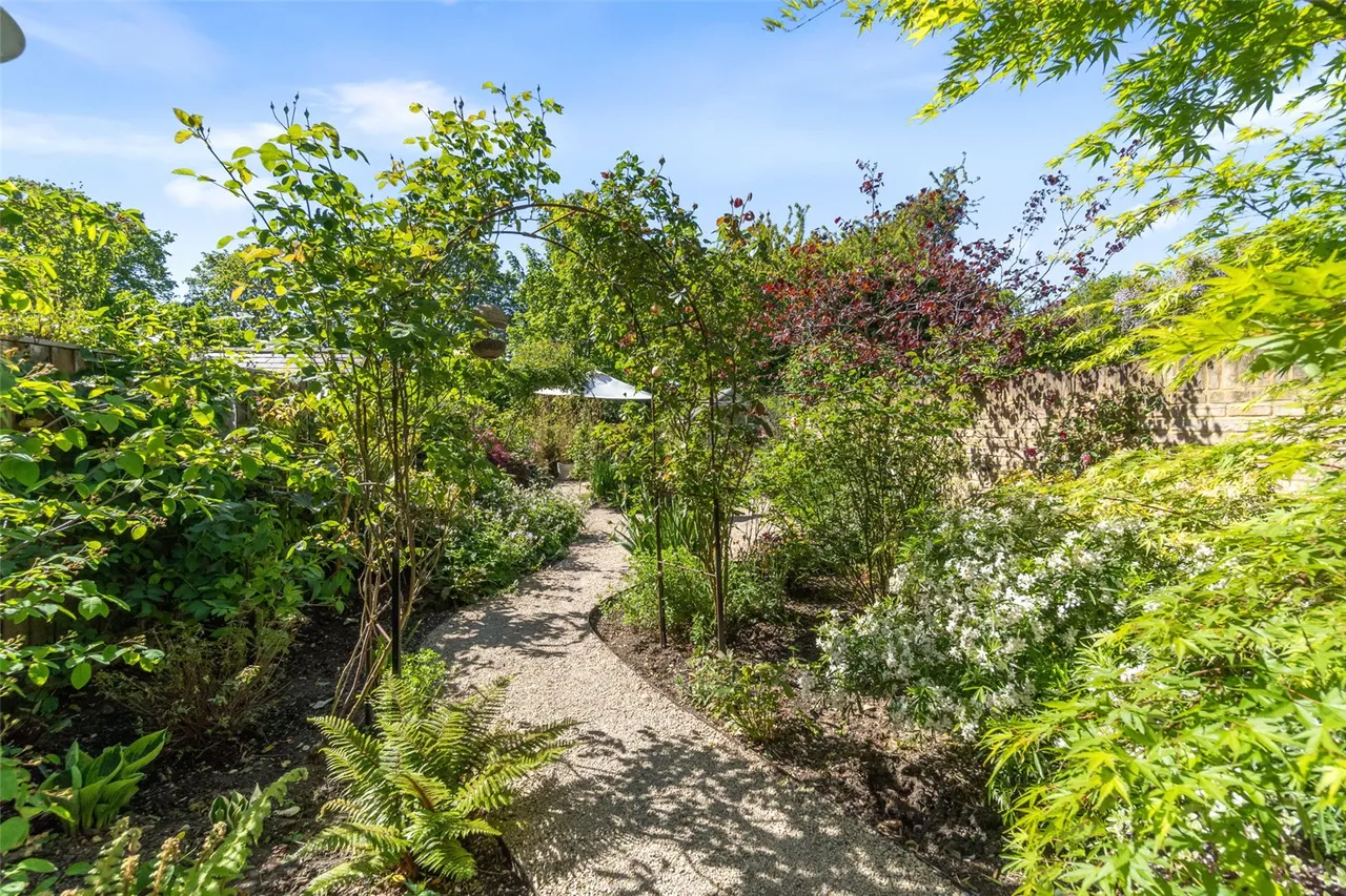 Edward Road, Hampton Hill, TW12 1LH, photo 16