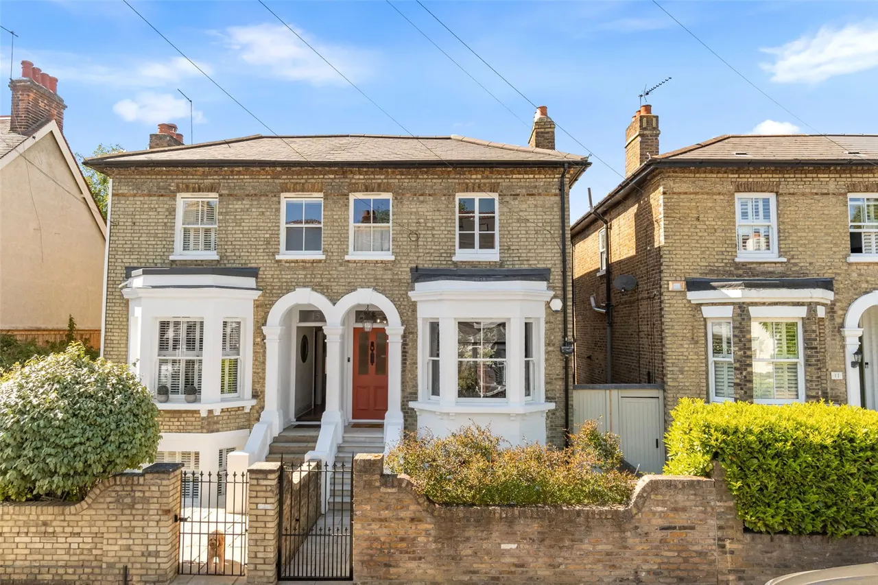 3 bed house for sale — Edward Road, Hampton Hill, TW12 1LH
