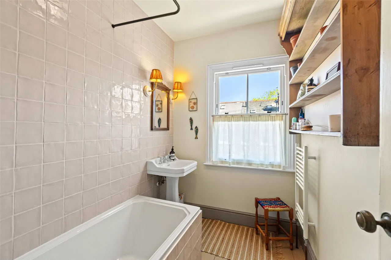 Edward Road, Hampton Hill, TW12 1LH, photo 12