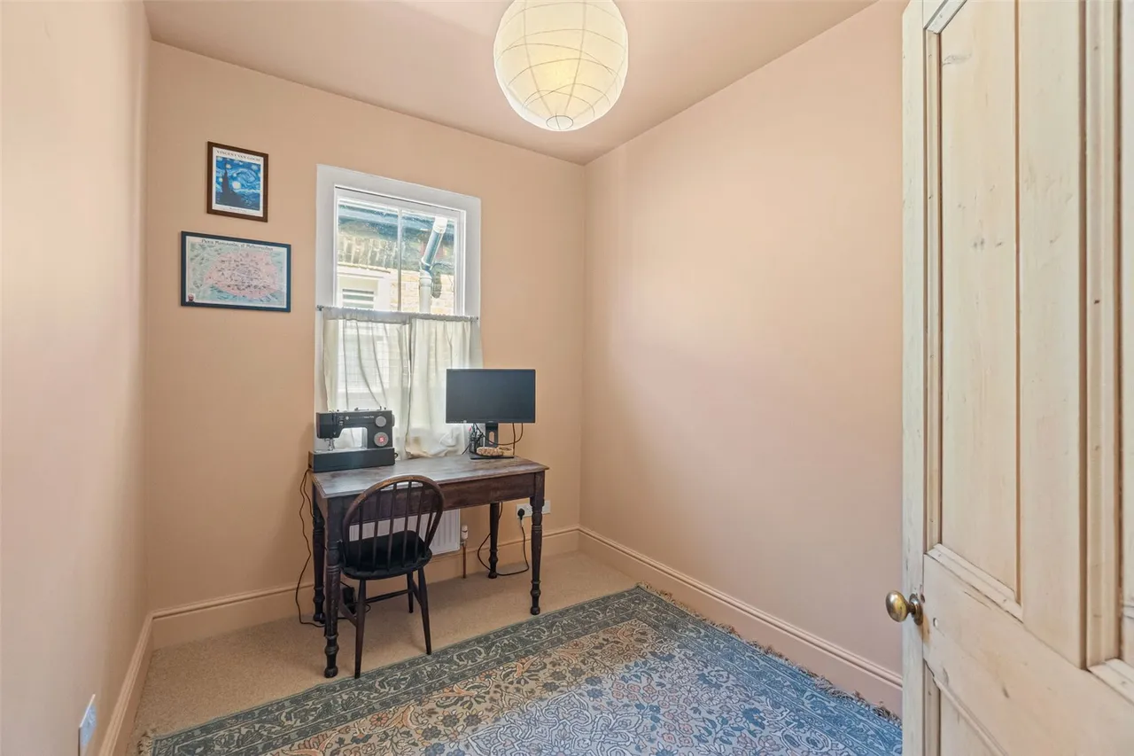 Edward Road, Hampton Hill, TW12 1LH, photo 13