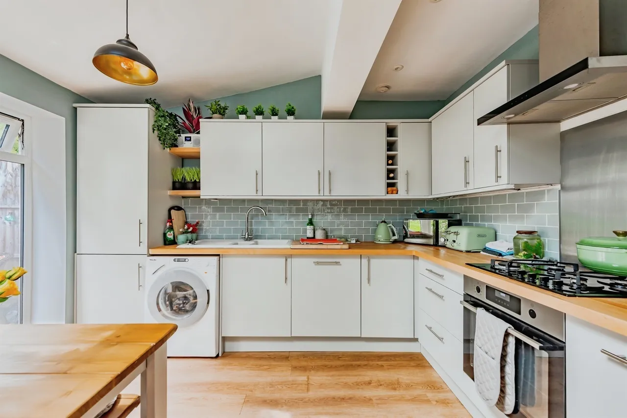 West Street, Crawley, RH11, photo 4