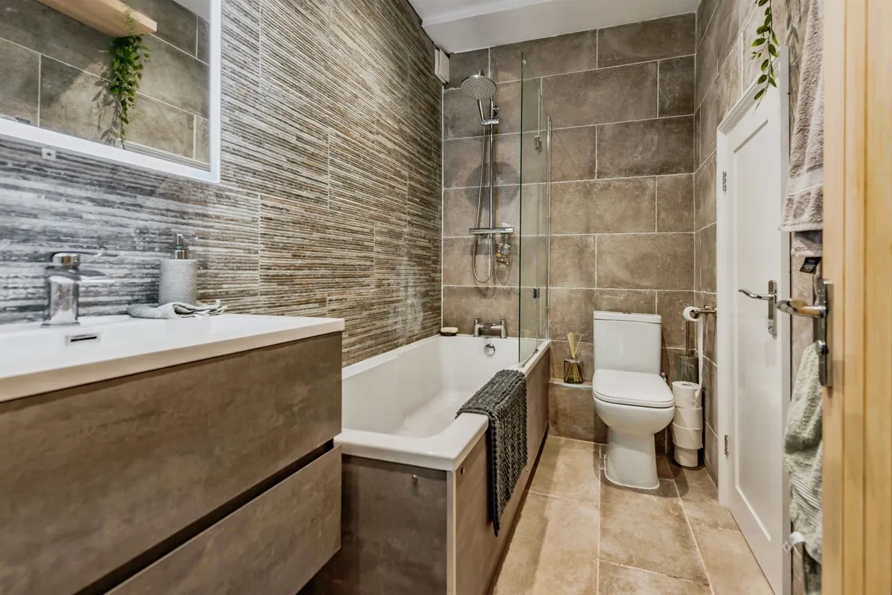 West Street, Crawley, RH11, photo 10