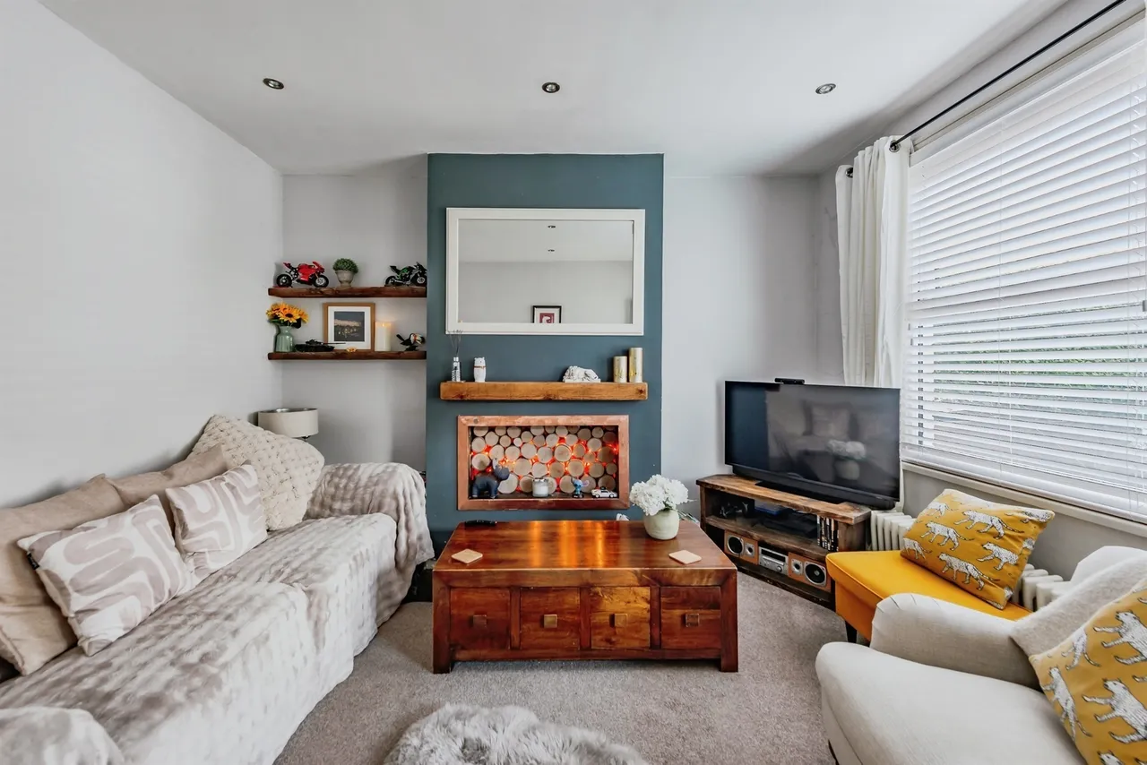 West Street, Crawley, RH11, photo 3