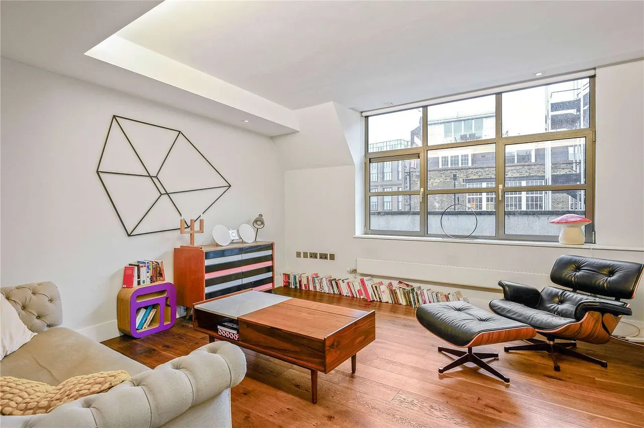 2 bed flat for sale, St. John's Place, London, EC1M