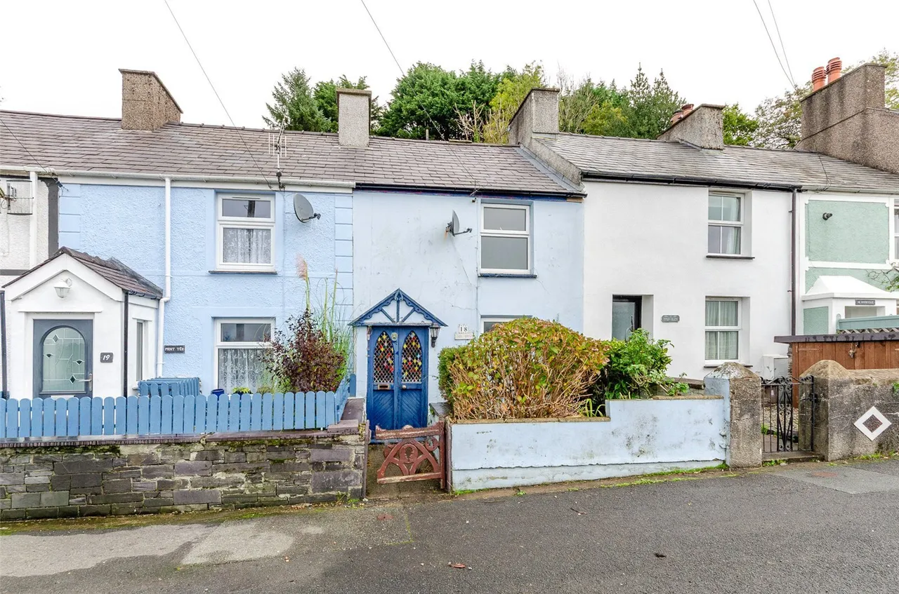 2 bed house for sale, Hyfrydle Road, Talysarn