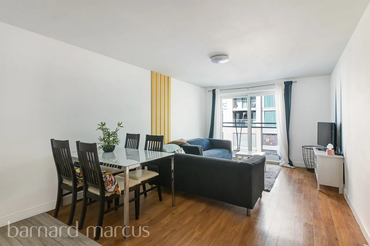 Station Approach, Epsom, KT19, photo 3