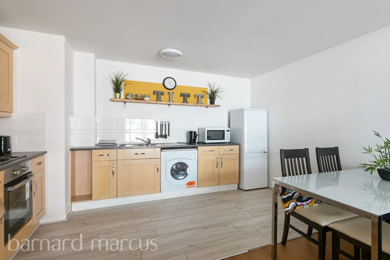 Station Approach, Epsom, KT19, photo 2