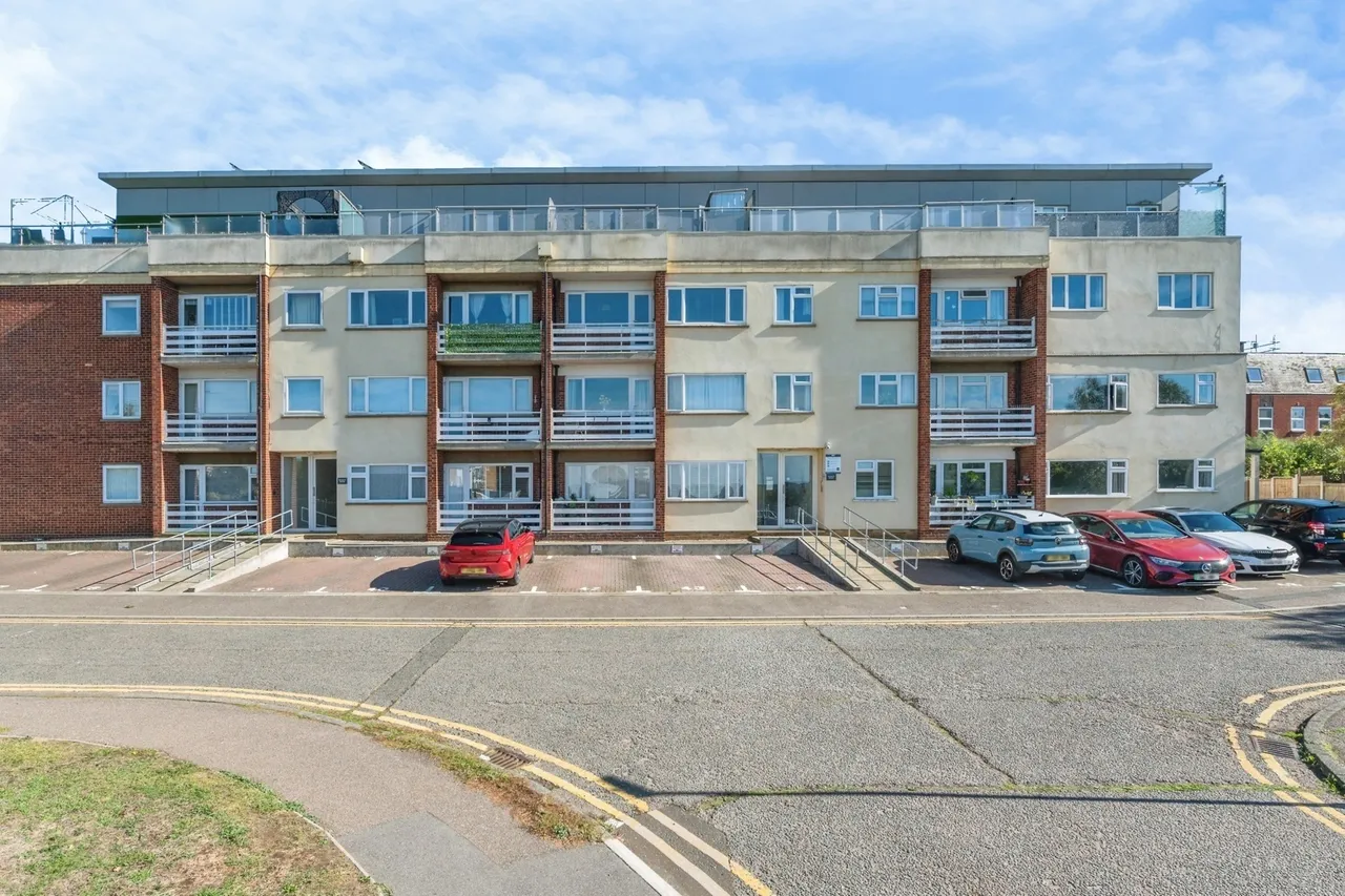 1 bed flat for sale, St. Ediths Court, Billericay, CM12