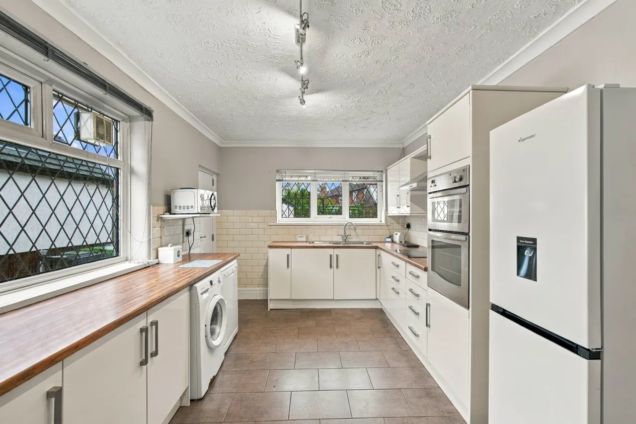 Northenden Road, Sale, M33, photo 6