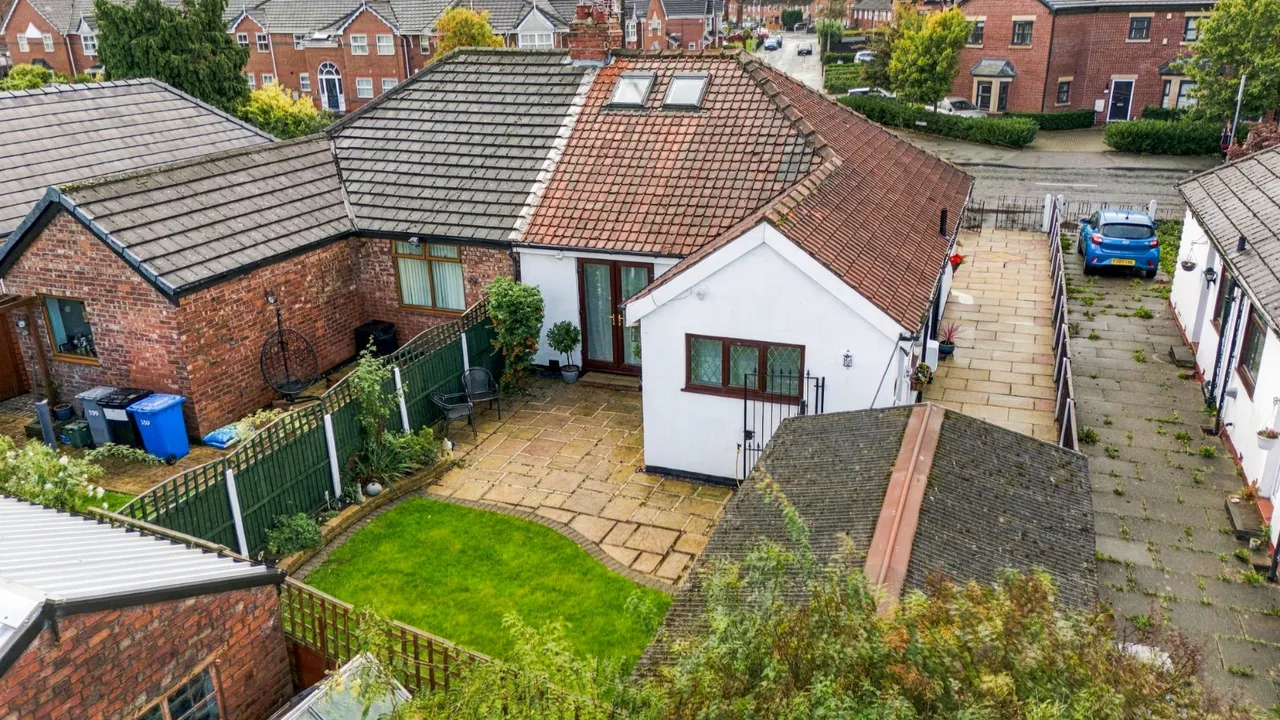 Northenden Road, Sale, M33, photo 17