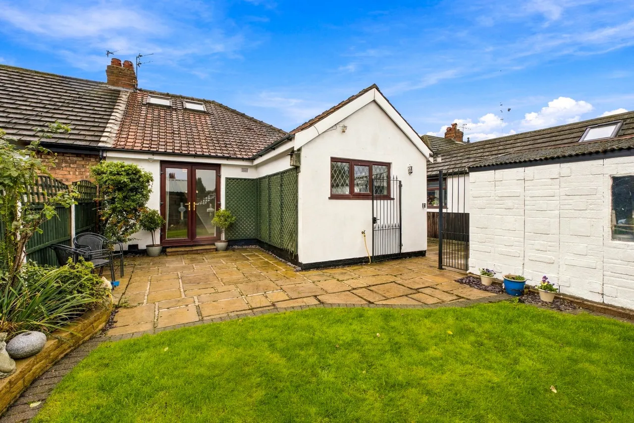 Northenden Road, Sale, M33, photo 15