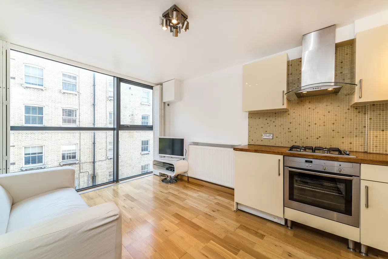 Flat 2, 129 Whitecross Street, London, photo 4