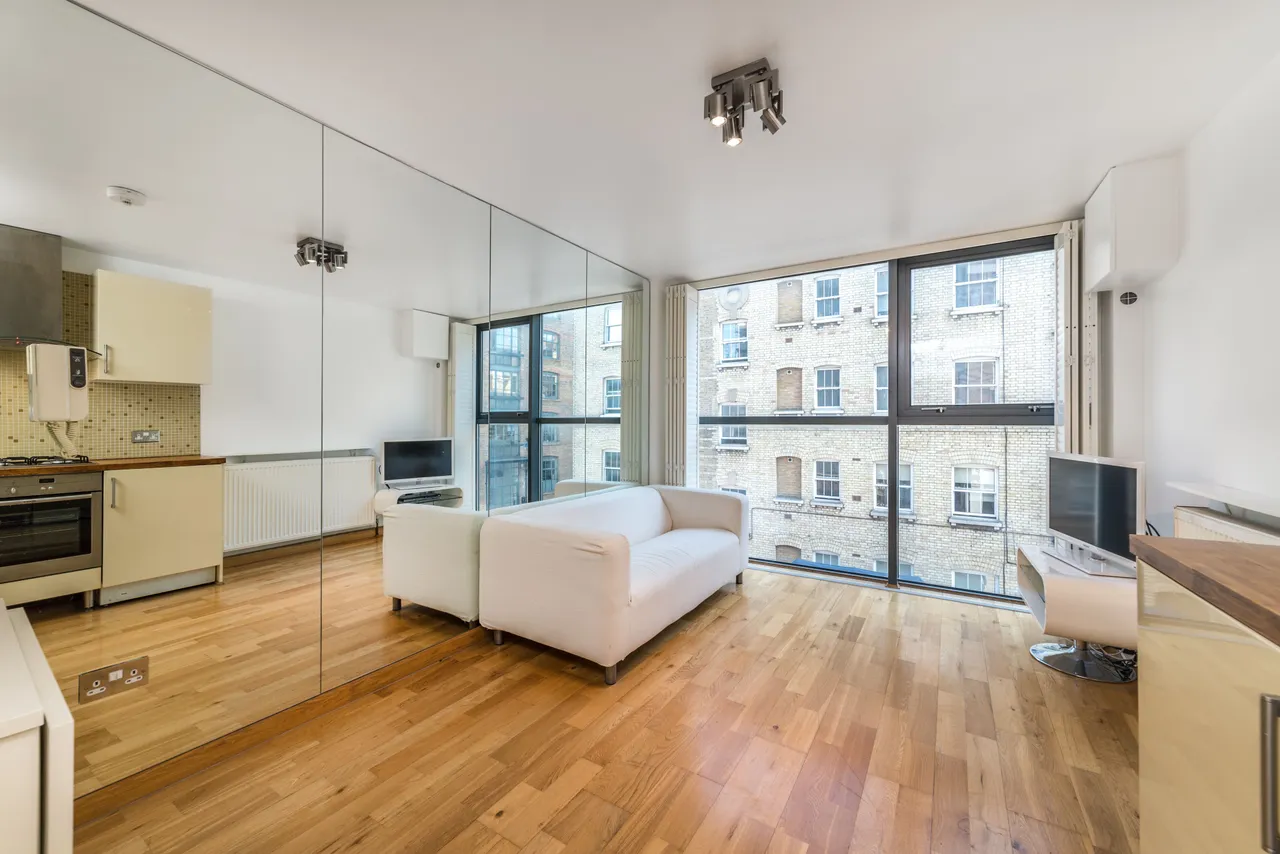 1 bed flat to rent — Flat 2, 129 Whitecross Street, London