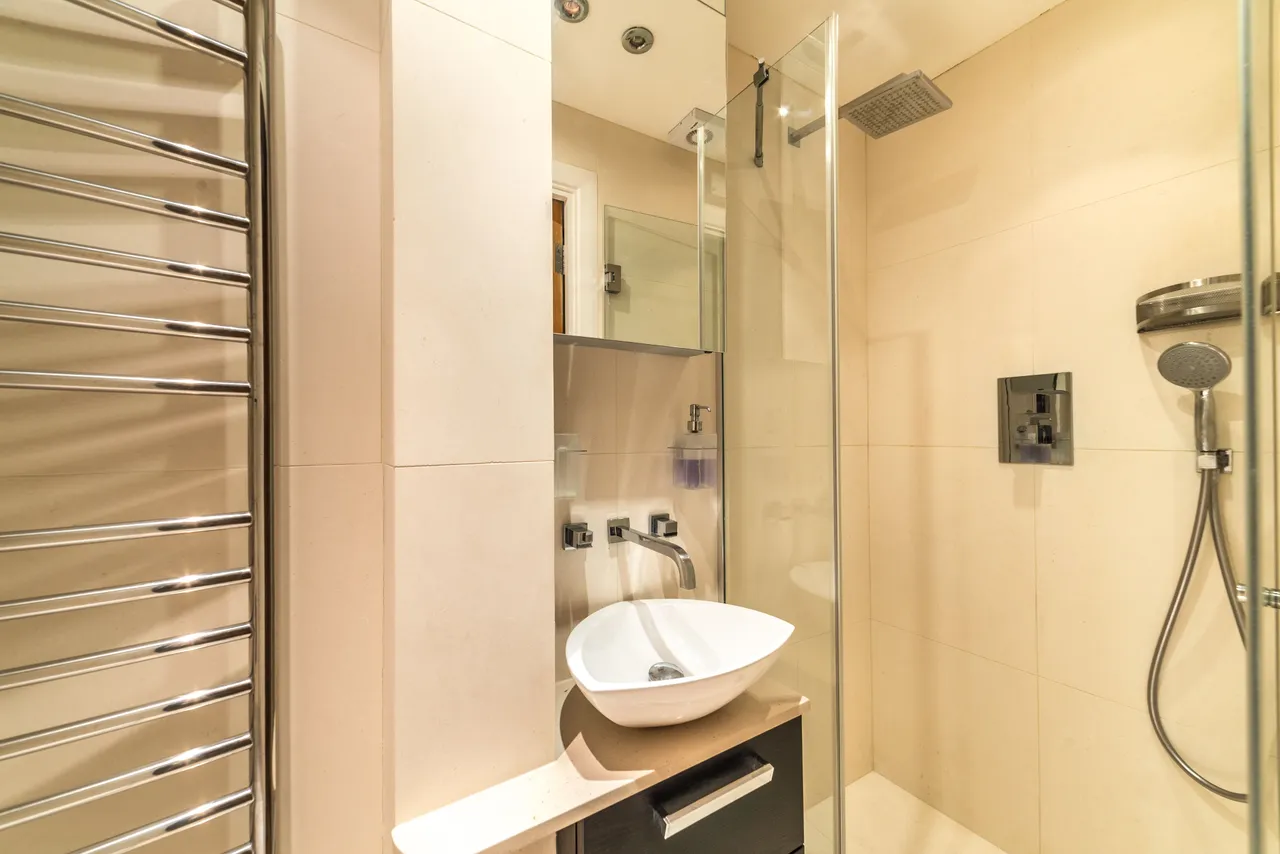 Flat 2, 129 Whitecross Street, London, photo 5