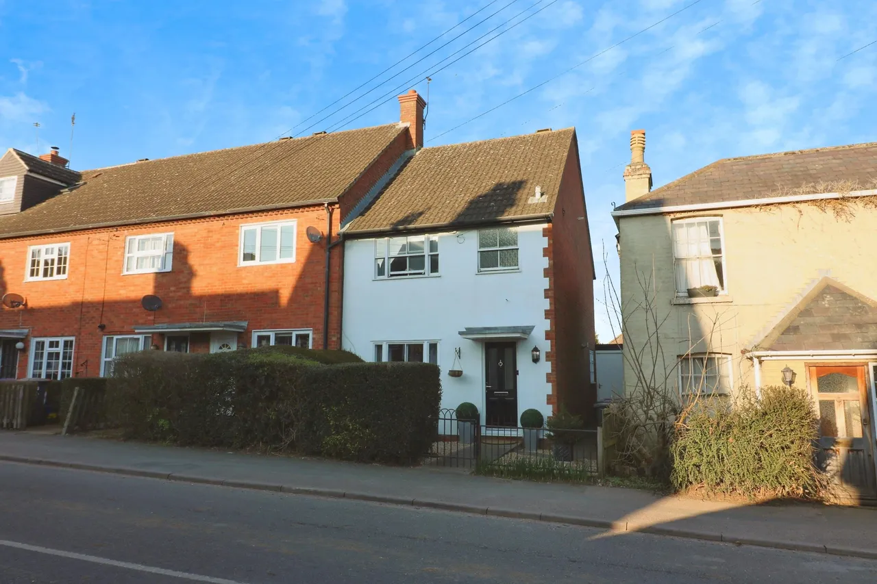 3 bed house to rent, High Street, Codicote, SG4