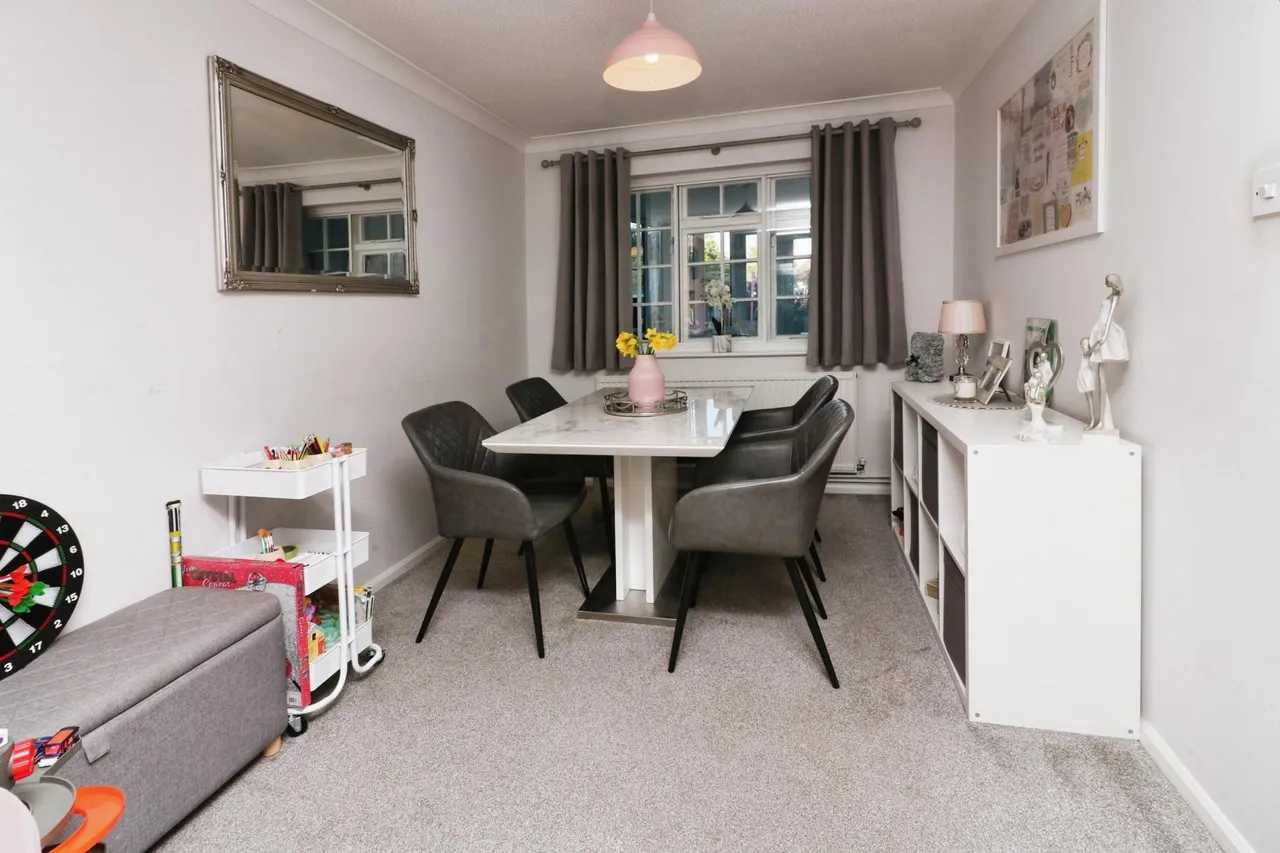 High Street, Codicote, SG4, photo 5