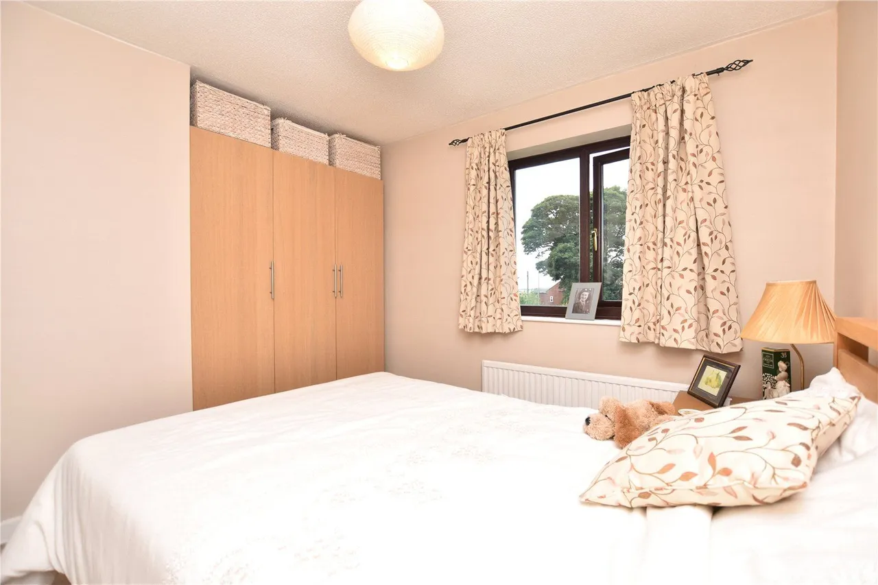 Bradford Road, East Ardsley, WF3, photo 16