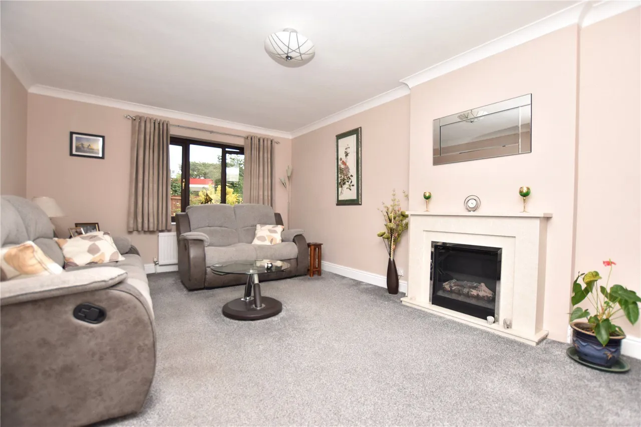 Bradford Road, East Ardsley, WF3, photo 10