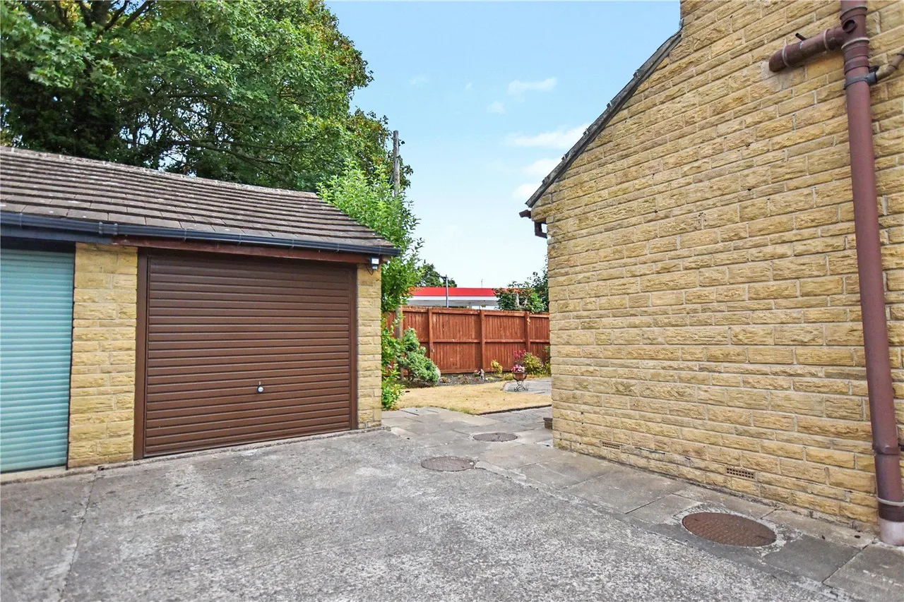 Bradford Road, East Ardsley, WF3, photo 21
