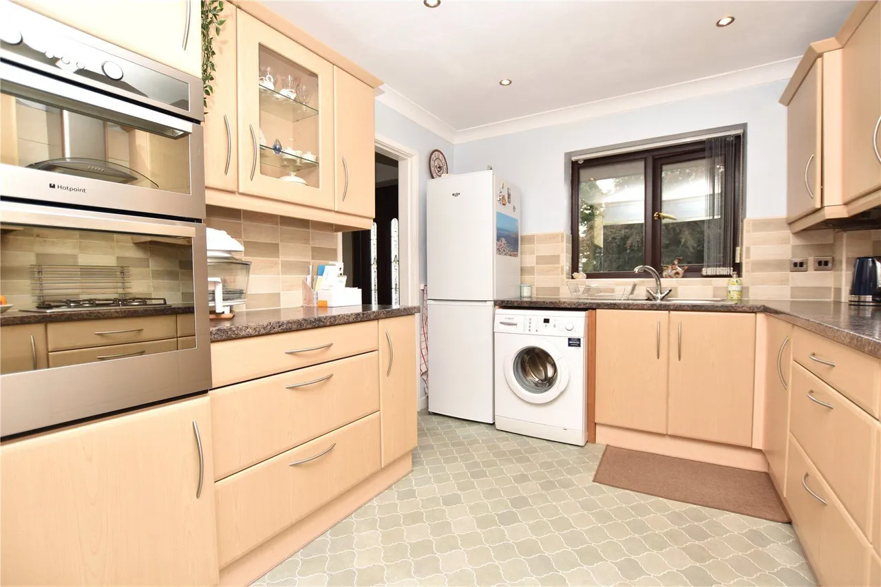Bradford Road, East Ardsley, WF3, photo 12