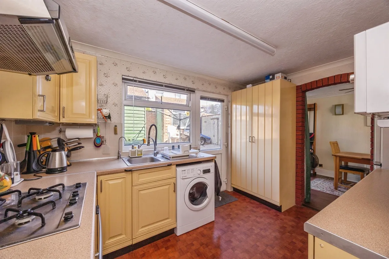 Seaway Crescent, Southsea, PO4, photo 9