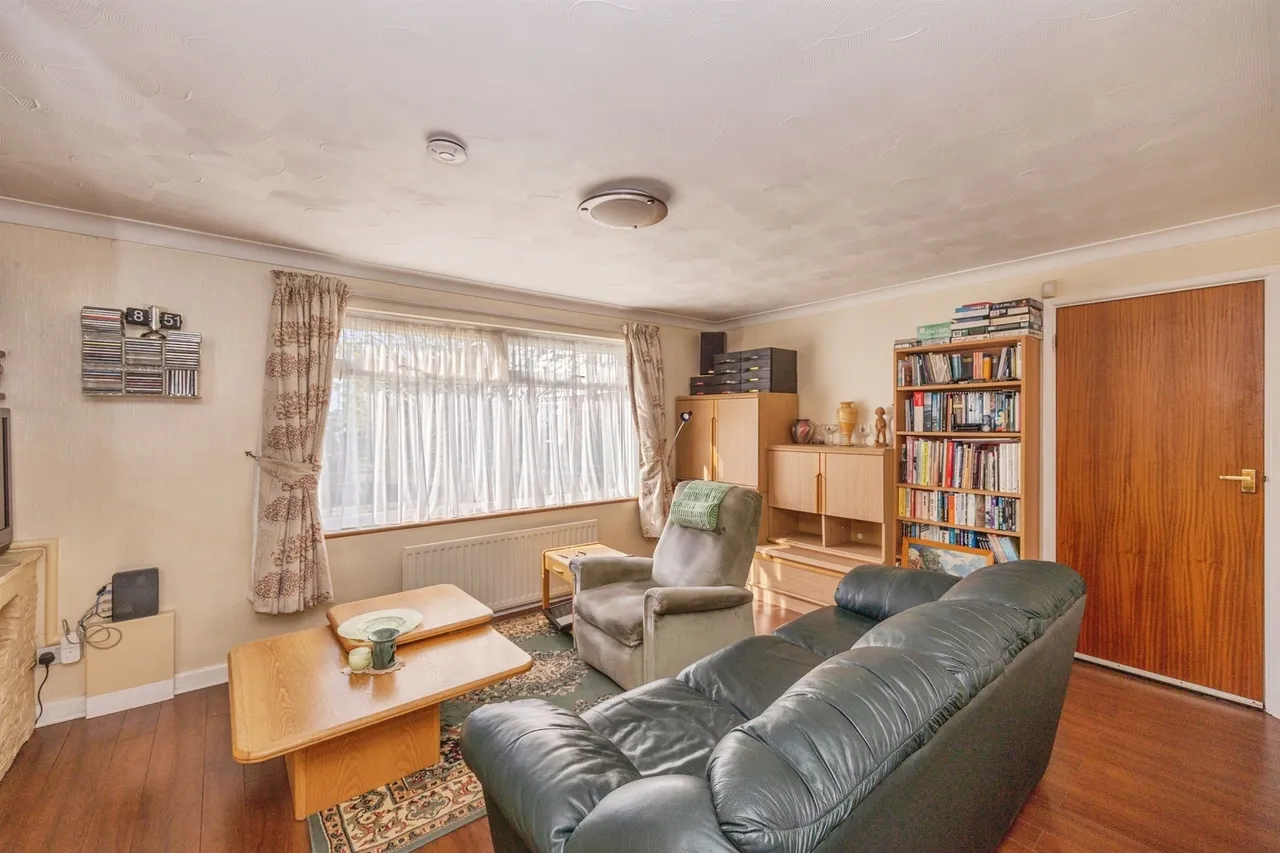 Seaway Crescent, Southsea, PO4, photo 2
