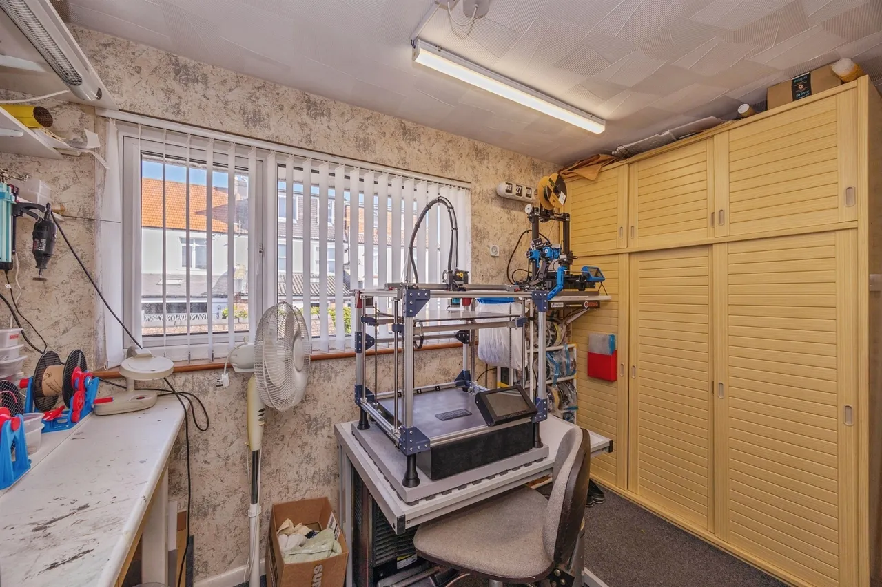 Seaway Crescent, Southsea, PO4, photo 40