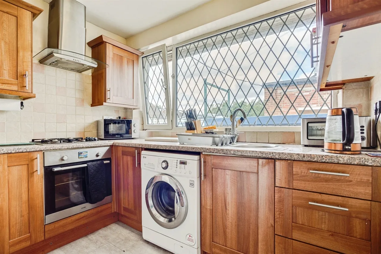 Lingwell Gate Drive, Wakefield, photo 4