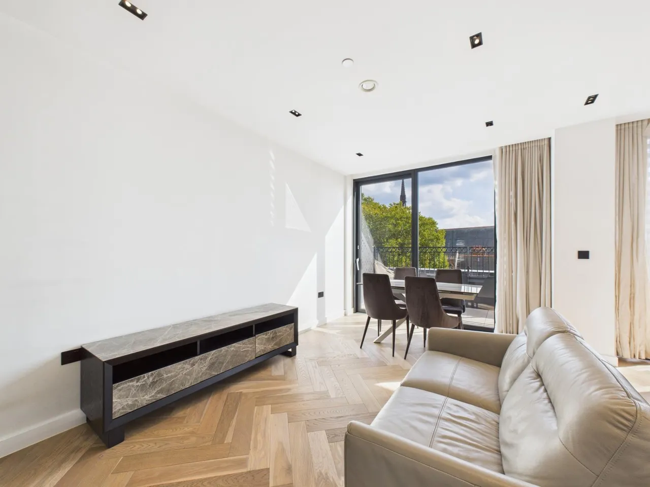 Cluny Mews, London, SW5, photo 2