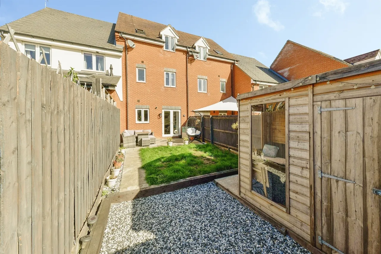 Pembridge Gardens, Bragbury End, SG2, photo 21