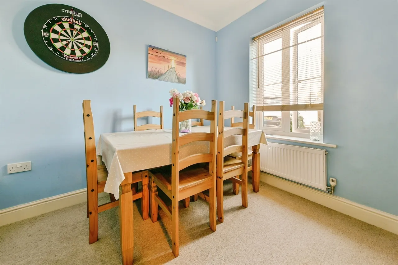 Pembridge Gardens, Bragbury End, SG2, photo 17